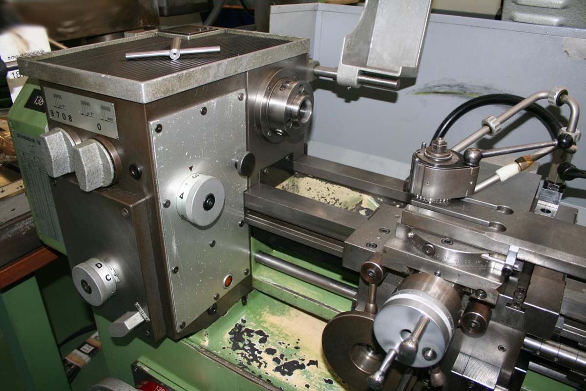 Фото токарно-гвинторізного верстата Schaublin 125